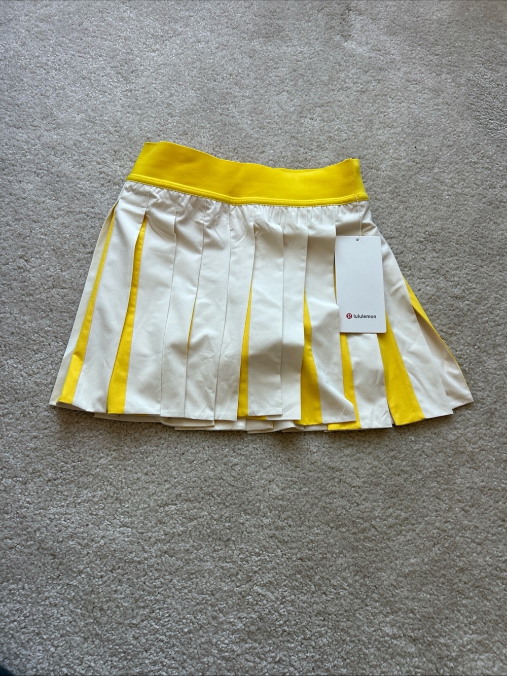 11-48 NWT Size L Lululemon Peek A Boo Pleat Tennis skirt Ltiv/Lemn